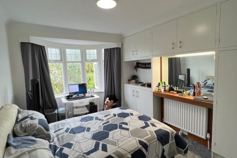 Affordable Double room for rent in London for rent with furniture, heating, and internet .