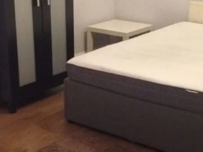 Bright Double room in london featuring bed, wardrobe, heating, Wi-Fi, and twice-monthly cleaning included.