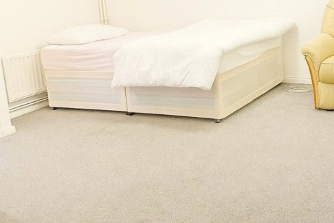 Stylish Double room in london equipped with bed, wardrobe, heating, Wi-Fi, and inclusive bills for hassle-free living.