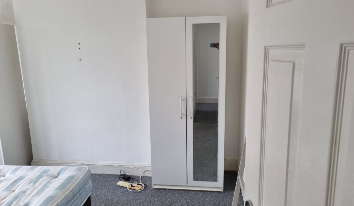 Cheap double room for rent in London