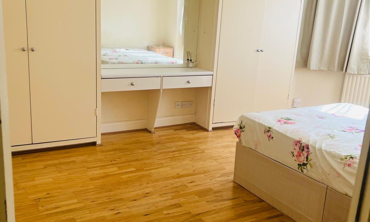 Modern Double room for rent in London