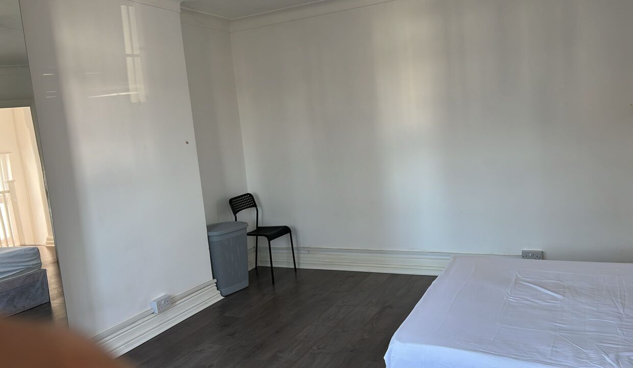 Cheap double room for rent in London