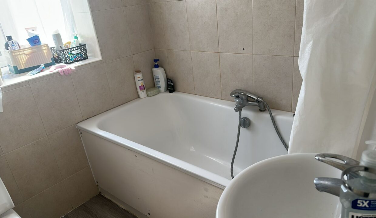 Cheap double room for rent in London