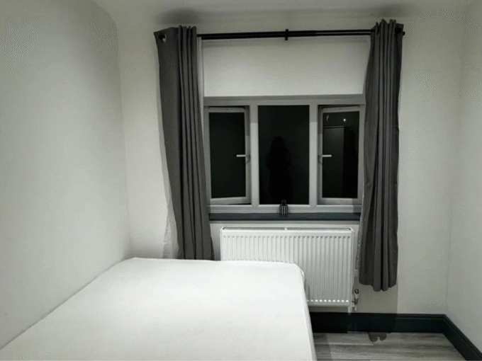 Bright Double room in london featuring bed, wardrobe, heating, Wi-Fi, and twice-monthly cleaning included.