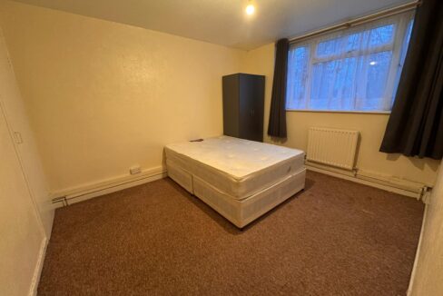 Affordable Double room for rent in London for rent with furniture, heating, and internet .
