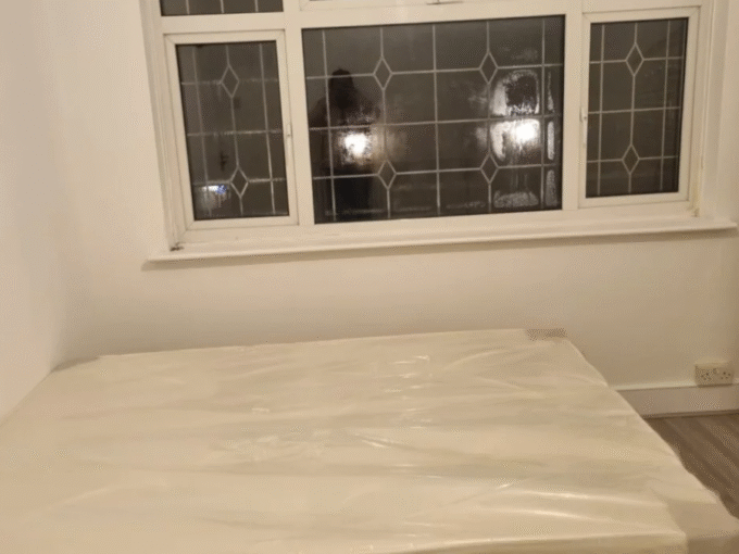 Spacious Ensuite Room – All Bills Included | Eversleigh Road, London