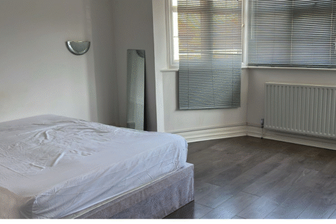 Spacious fully furnished Double room in london with bed, wardrobe, and Wi-Fi – Rent a room