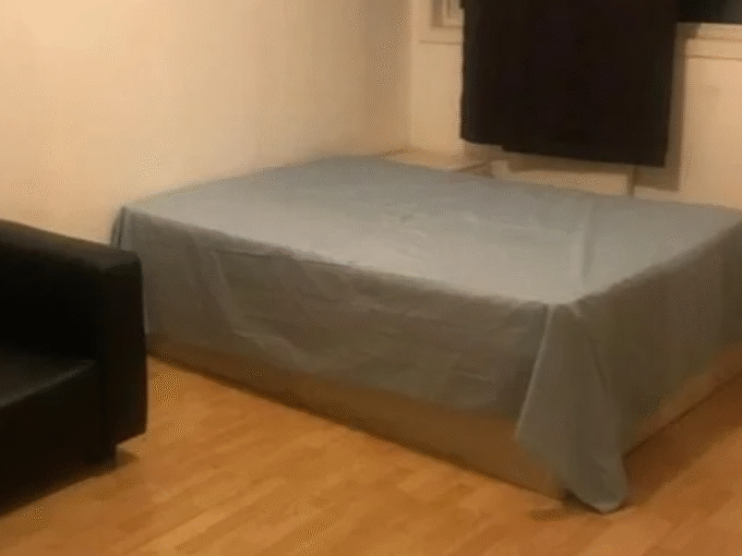 Modern double bedroom with furniture, heating, and all bills included – Rent a room