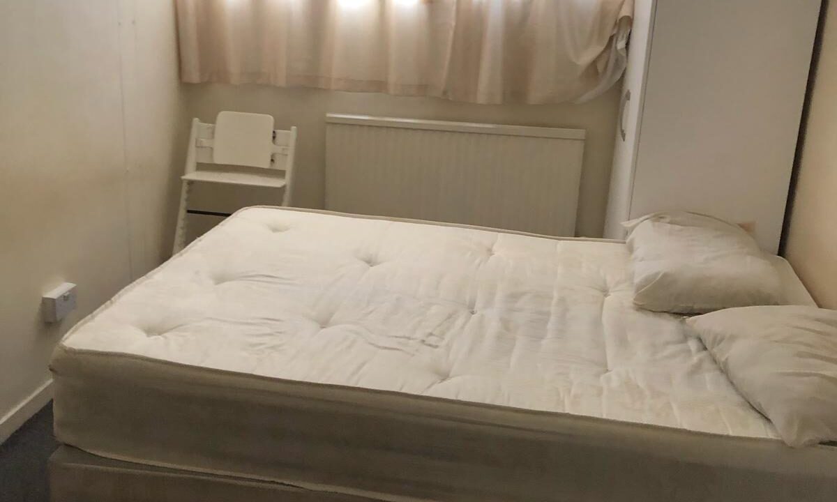 Cheap double room for rent in London