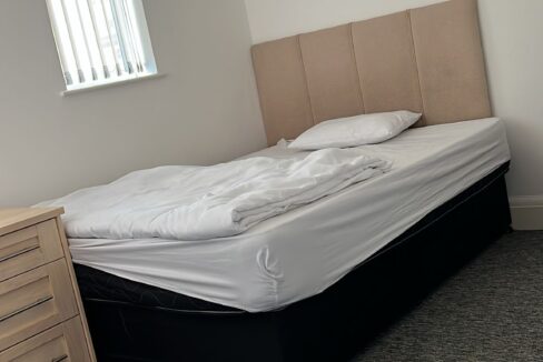 Affordable Double room for rent in London for rent with furniture, heating, and internet .