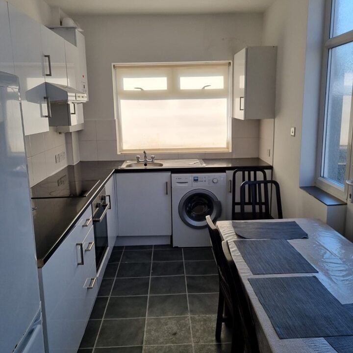 Cheap double room for rent in London